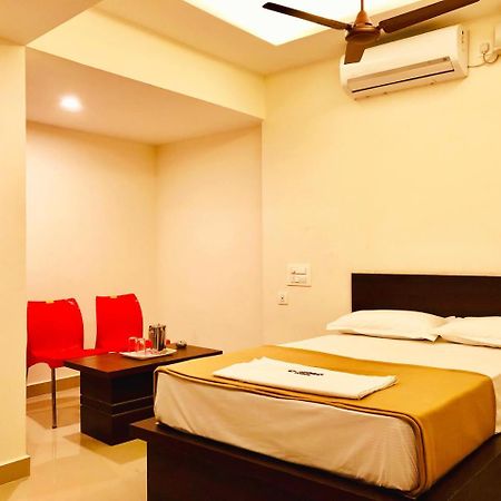Cosmo Lodge Mangalore Bagian luar foto