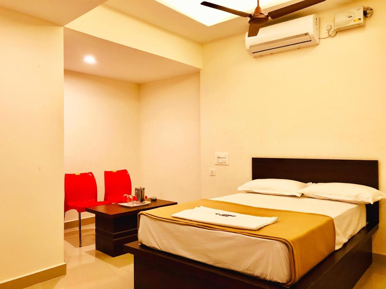 Cosmo Lodge Mangalore Bagian luar foto